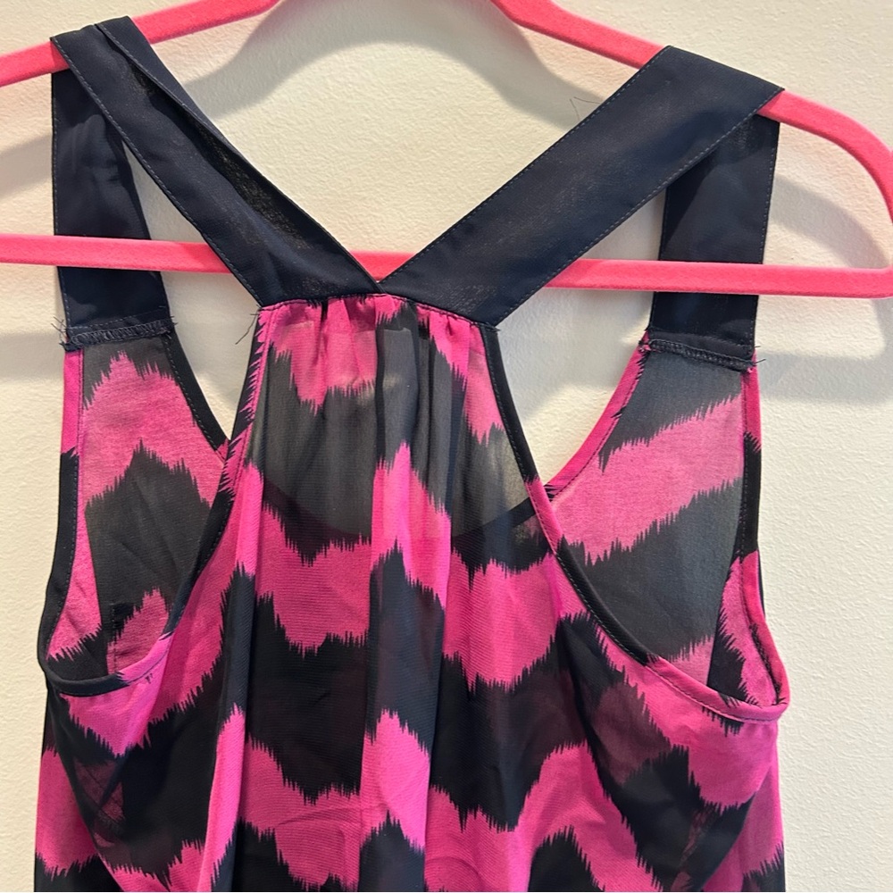 Chevron Pattern Sheer Tank Top - Picture 5 of 6